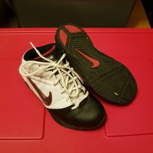 Basketball shoes